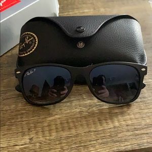 Rayban New wayfarer polarized  blue lenses